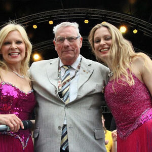 Edwina und Corinna de Pooter und Oberst a.D. Jürgen Damm