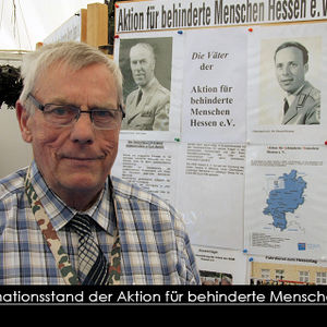 Der Informationsstand der Aktion für behinderte Menschen in Hessen e.V.