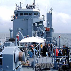 Fahrt mit dem Ölbergeschiff „Bottsand“ vom Marinestützpunkt Warnemünde