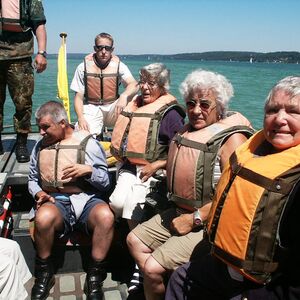 Fahrt auf der Taucherplattform des „Tauchstützpunkt des Heeres“ am Starnberger See